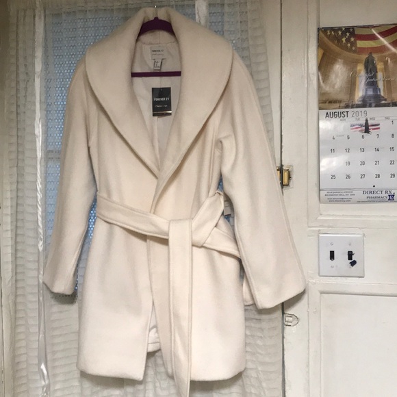 Jackets & Blazers - Beautiful Off White coat (NWT) 👠🧣👜
